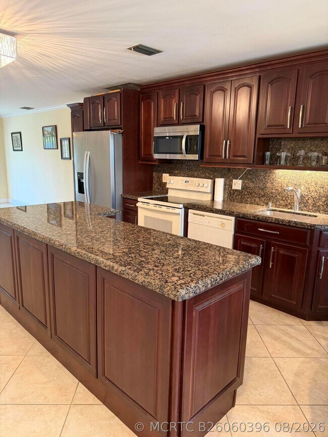 Building Photo - 8857 Bella Vista Dr