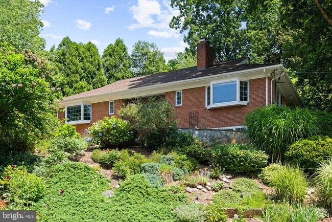 Building Photo - 5201 Brookeway Dr