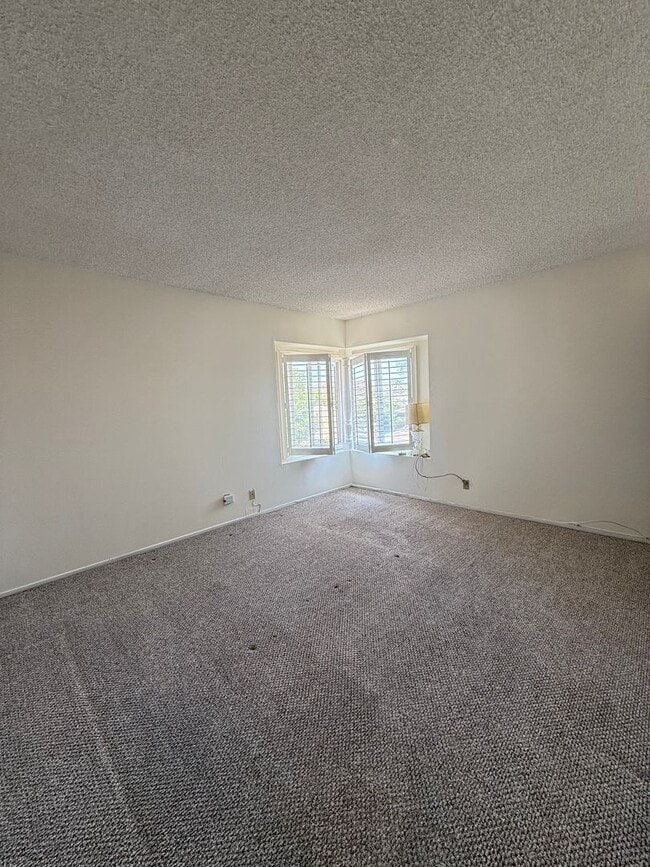 Building Photo - BEAUTIFUL 4 BEDROOM 3 BATH HOME