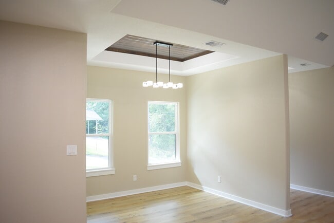 Building Photo - 2713 Sullivan Dr