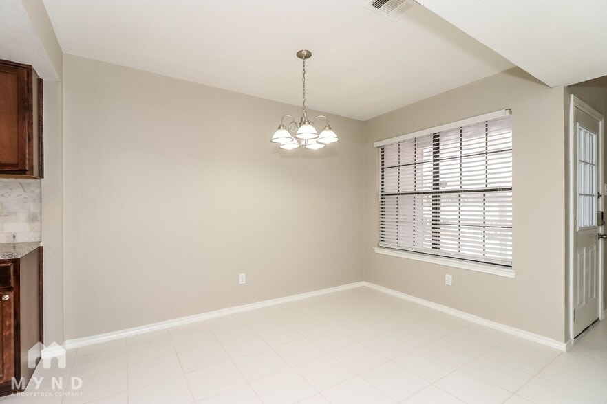 Building Photo - 7413 Waterway Dr