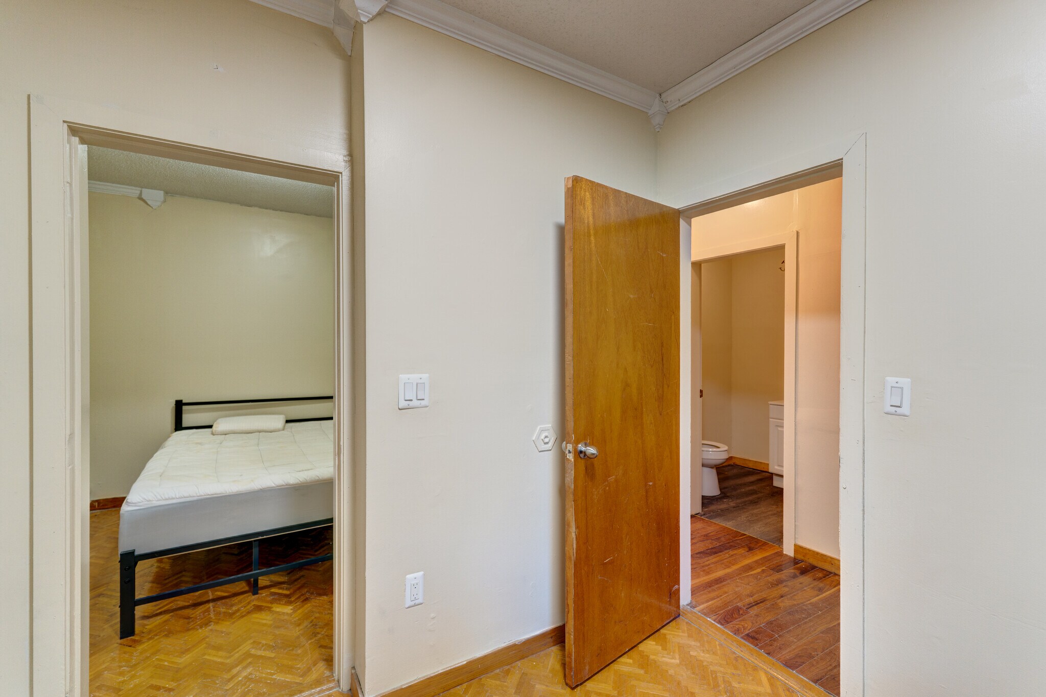 Building Photo - 26 Lynwood Pl