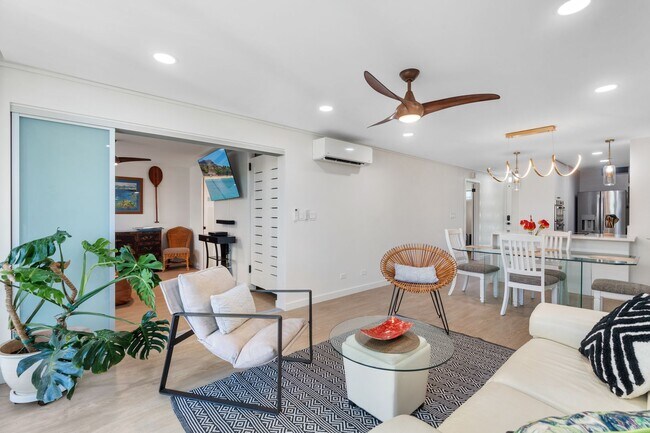 Building Photo - Waikiki Beach Gem- Fully Furnished 2BR/2BA...