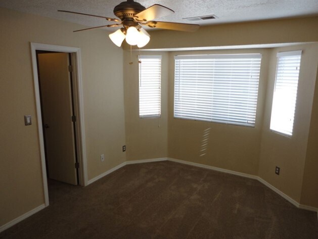 Building Photo - 7448 Sanderling Rd NW