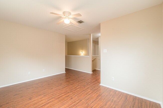 Building Photo - 137 Weeping Way