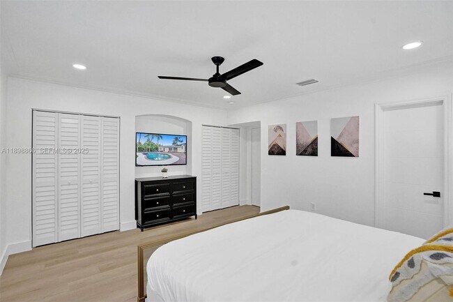 Building Photo - 725 Harrison St