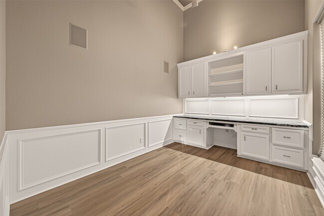 Building Photo - 7203 Timberlake Dr