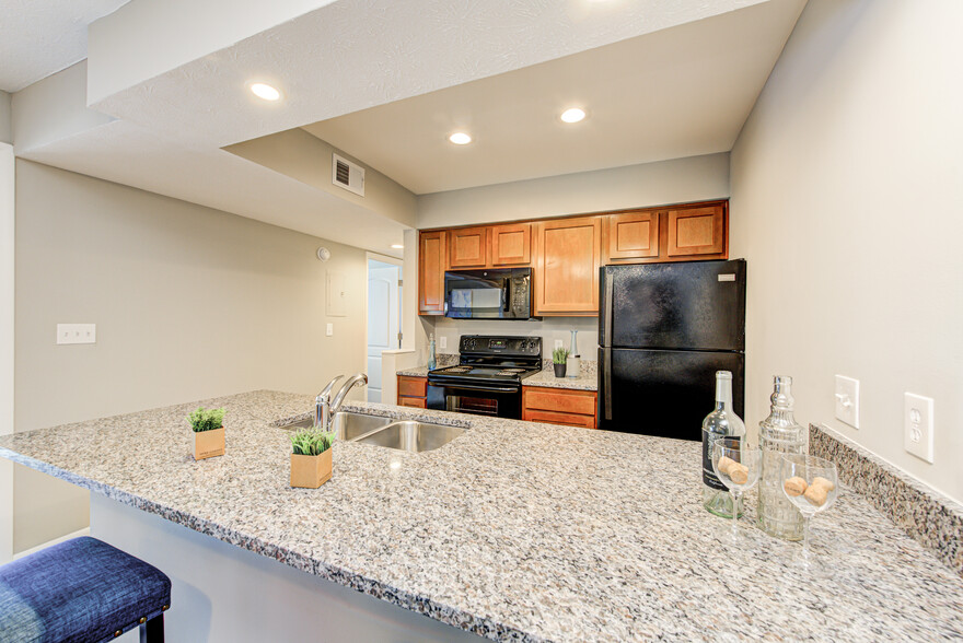 Granite Bar and Counter tops - Waterside at Castleton