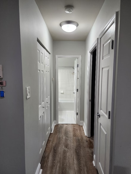 Building Photo - 1005 Chillum Rd