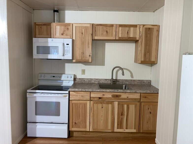 Building Photo - 12 W Southern Ave