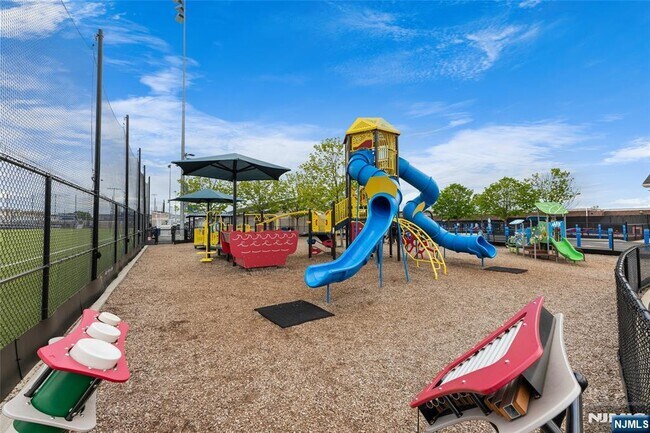 Building Photo - 117 Truman Dr