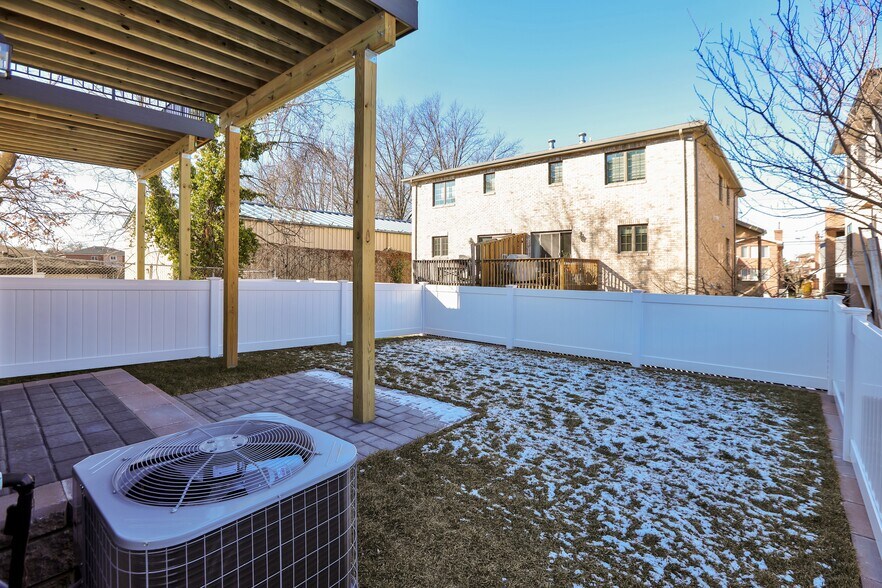 Building Photo - 463 Roff Ave