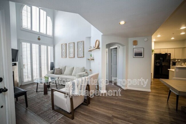 Primary Photo - 10410 N Cave Creek Rd