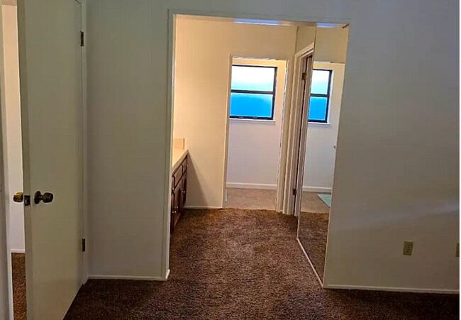 Building Photo - 3 Bedroom/2 Bath Home in the Southwest - $...