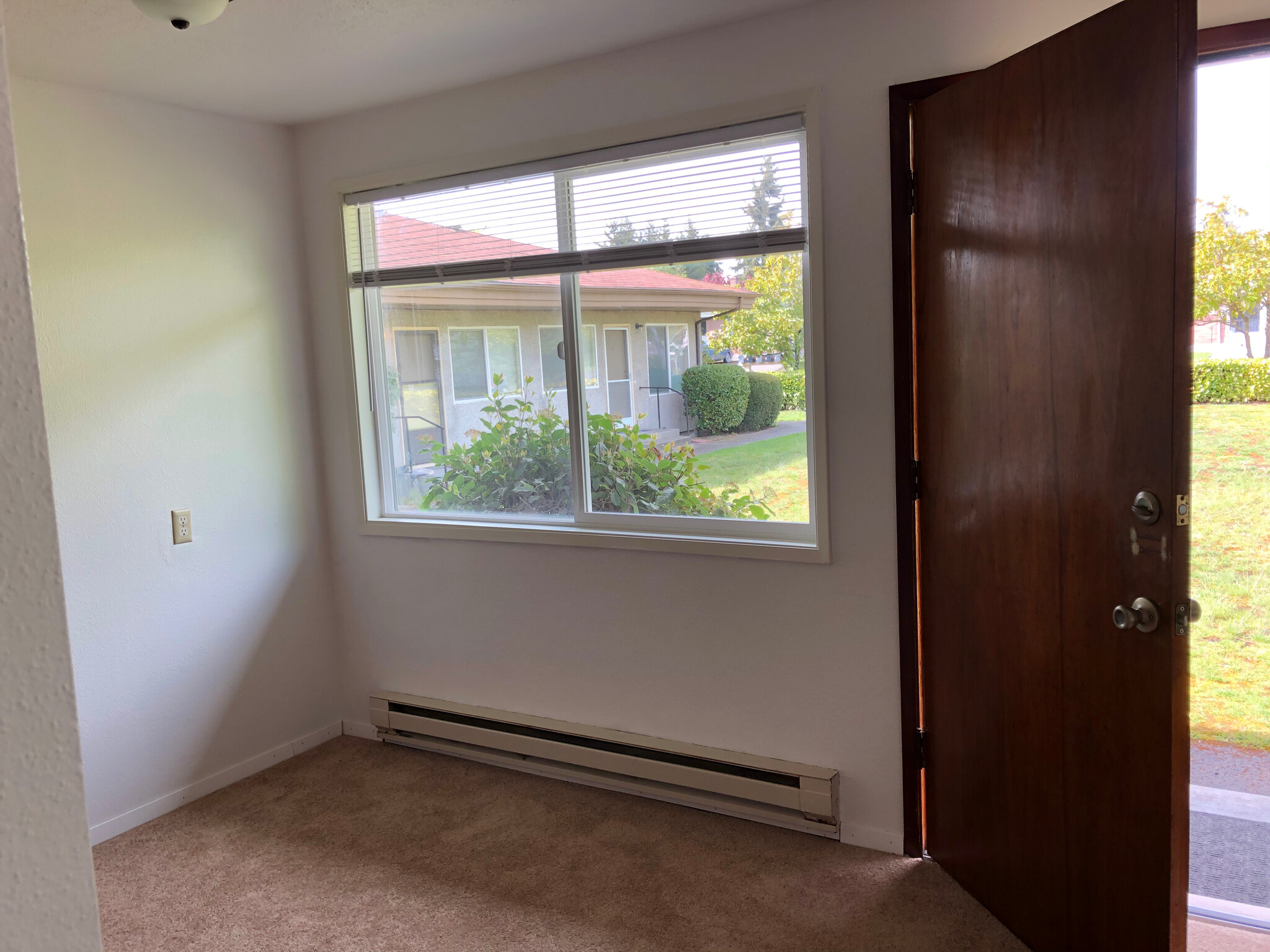 Dining Area - 8402 E McKinley Ave