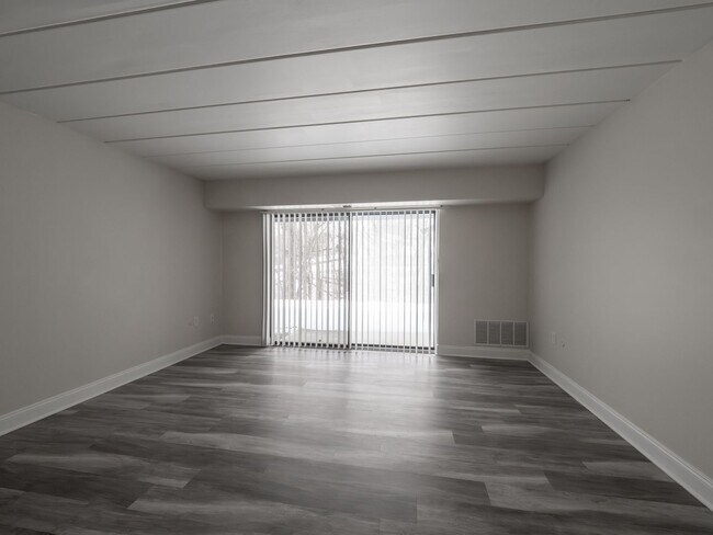 Building Photo - 700 Lee Dr