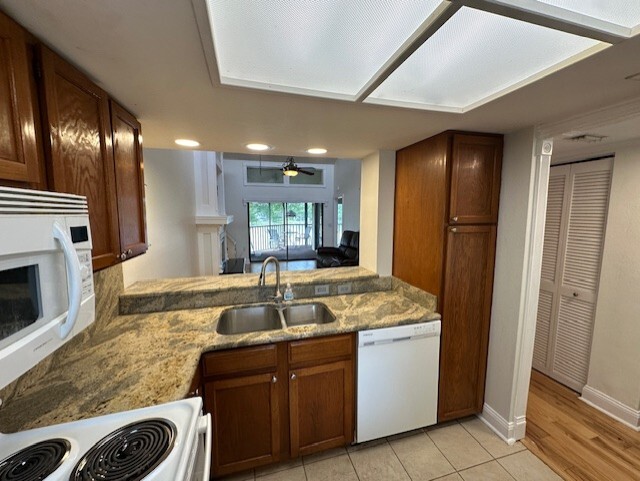 Building Photo - 222 Woodlake Wynde