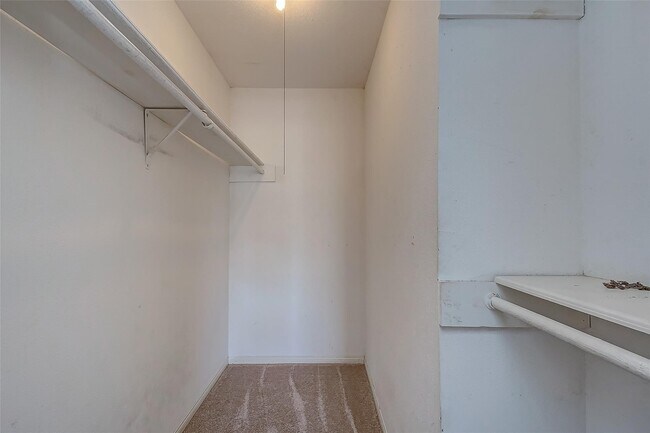 Building Photo - 811 Threadneedle St