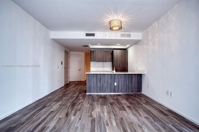 Building Photo - 801 S Miami Ave