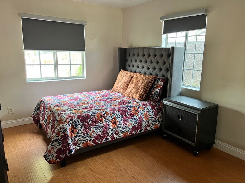 Building Photo - 430 E 184th St