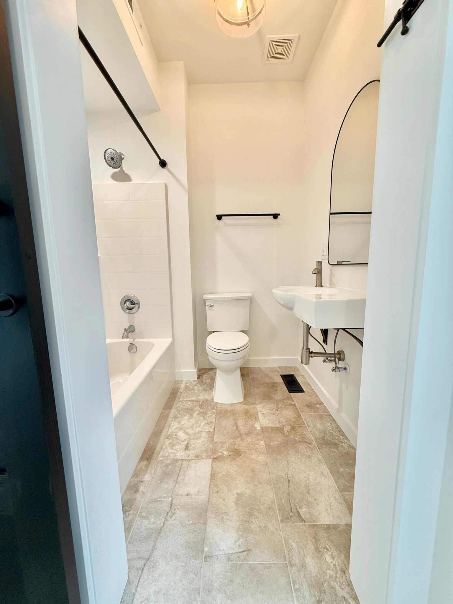 1st floor shared bathroom - 24 Ash St N