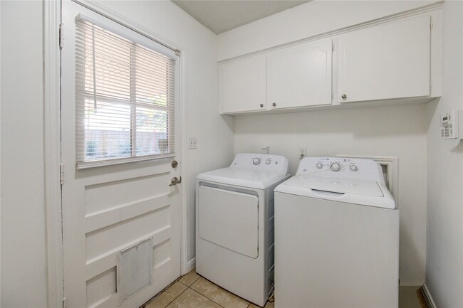 Building Photo - 1107 Blue Willow Dr