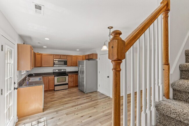 Building Photo - Knoxville 37912 - 3 bedroom, 2.5 bath all ...
