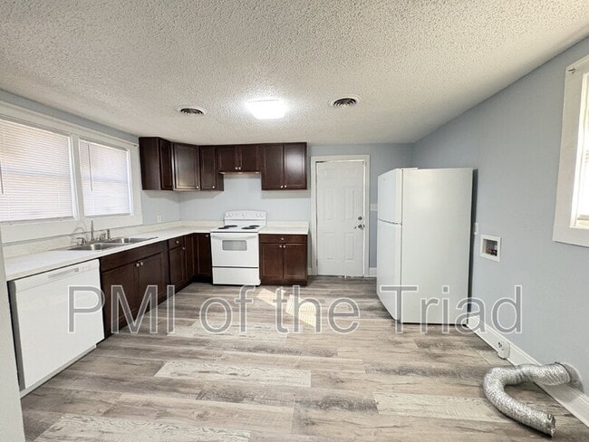 Building Photo - 317 Woodbury St