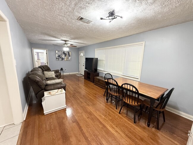 Building Photo - 3251 Crafton St