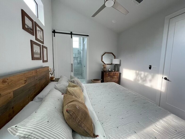 Building Photo - 1804 E 14th St