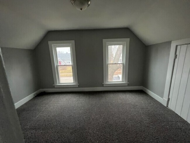 Building Photo - Nice 2 Bedroom 1 Bath House with Garage in...