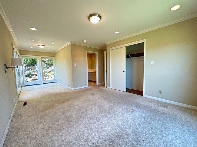 Building Photo - Fabulous LAH home, close town location, sp...