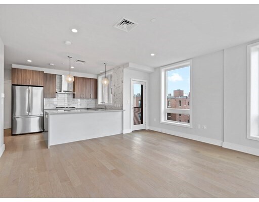 Building Photo - 44-50 Symphony Rd
