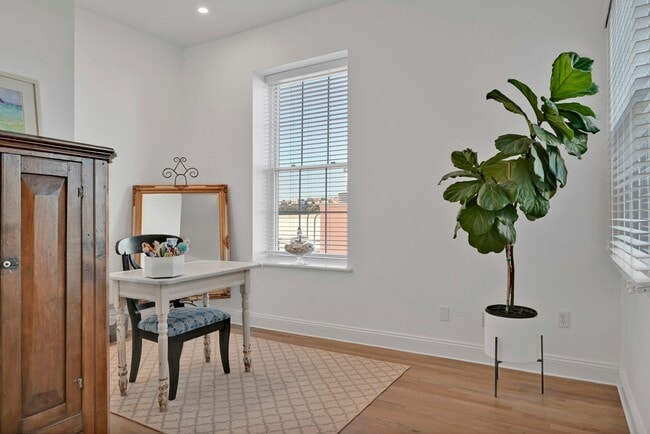 Building Photo - 1015 Grand St