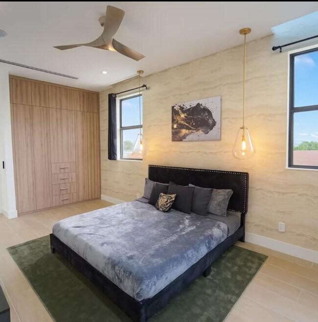 Building Photo - 1812 Miami Rd