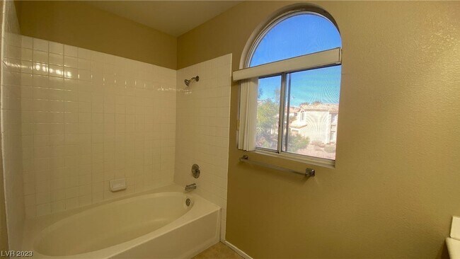 Building Photo - 8800 Sandringham Ave