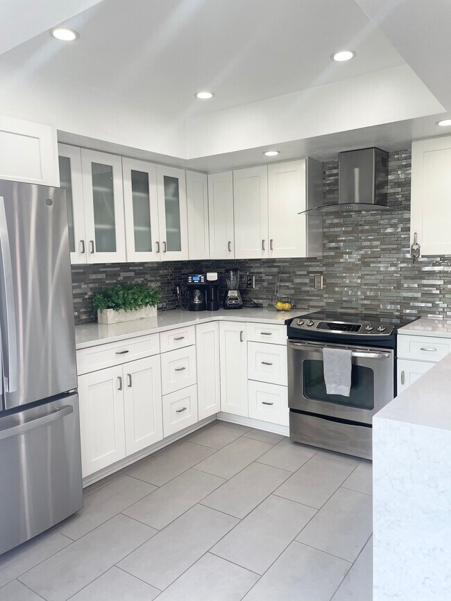 Building Photo - 13324 E Asbury Dr