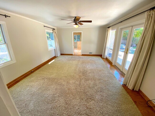 Building Photo - Beautiful 3 Bed + 2 Bath Los Altos Home - ...