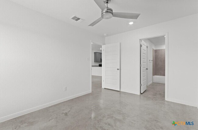Building Photo - 911 Sevenleaf Ln
