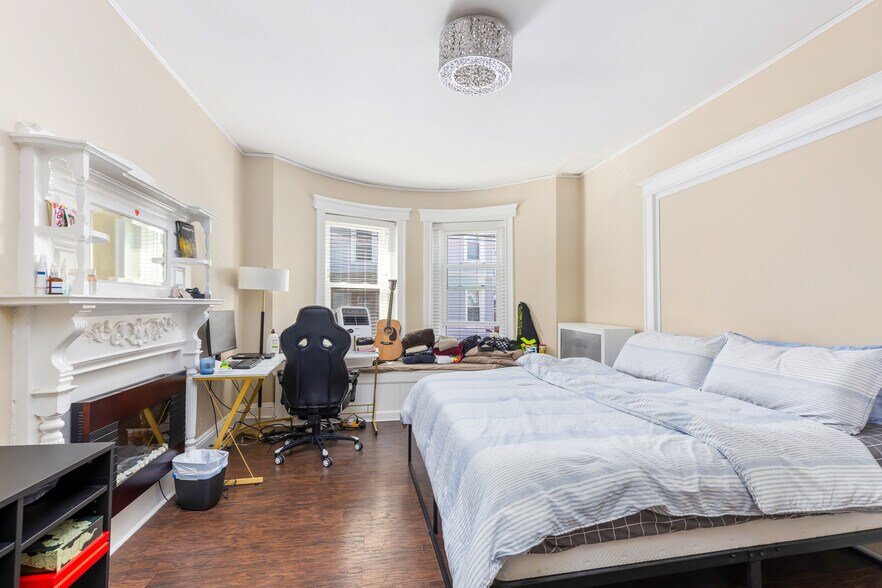 Building Photo - 21 Royal St