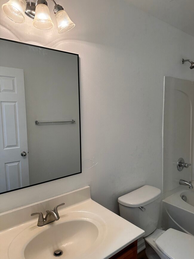Building Photo - 132 Point Comfort Ln