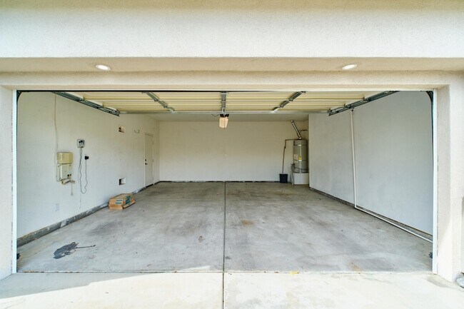 Building Photo - 82950 Vincent Dr