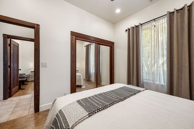 Building Photo - AVAILABLE NOW - Furnished Luxury Wine Coun...