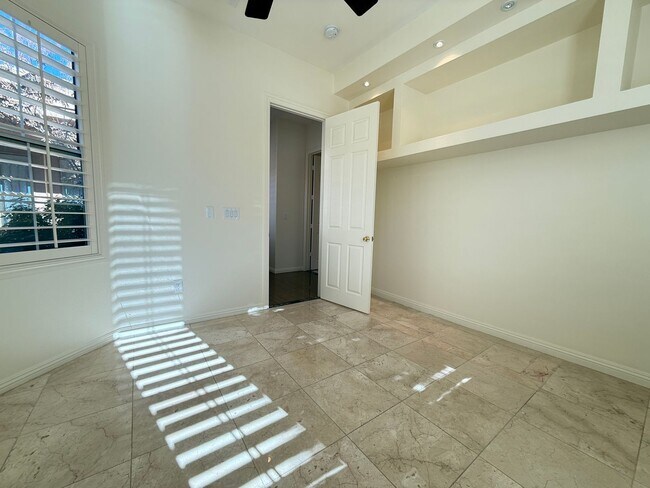 Building Photo - 10284 Sofferto Ave