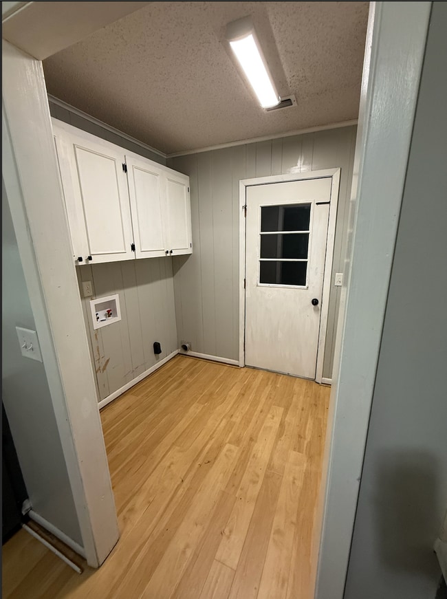 Building Photo - Charming 3-Bedroom Home with Bonus Room & ...