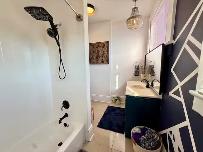 Building Photo - 1525 Melpomene St