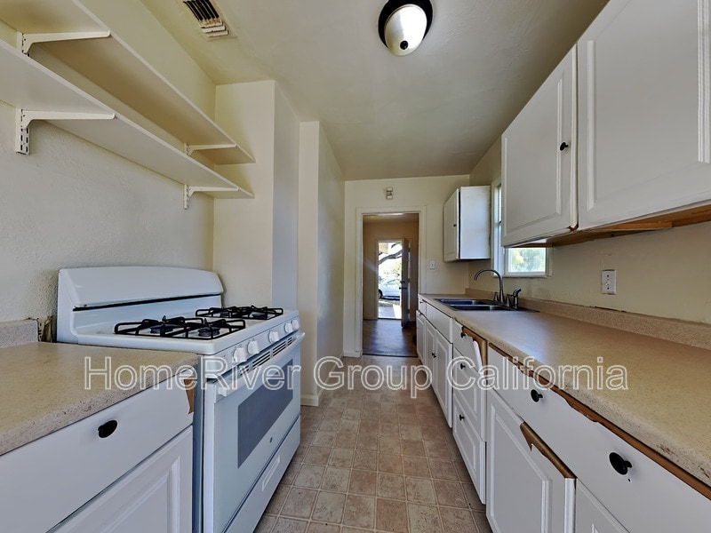 Building Photo - 3887 14th Ave