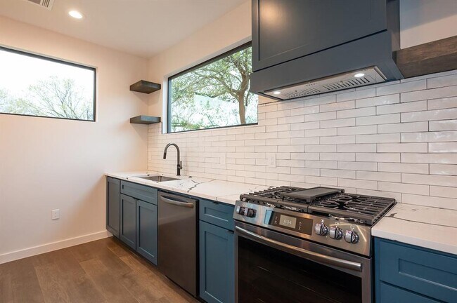 Building Photo - 4906 Aberdeen Cir