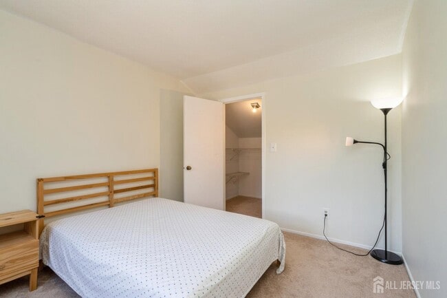Building Photo - 172 Sayre Dr