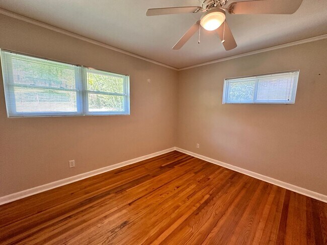 Building Photo - 3221 Foxhall Rd